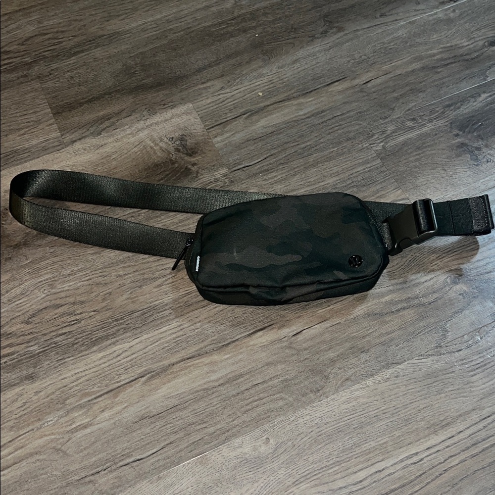lululemon athletica  Camo Belt Bag - Picture 2 of 4
